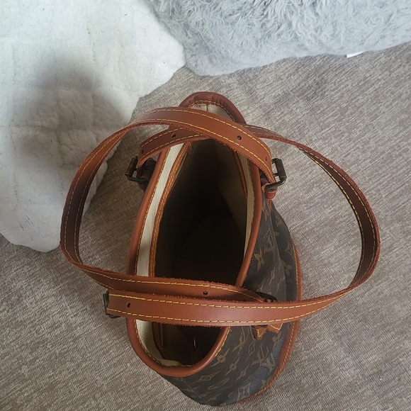 LOUIS VUITTON Monogram Bucket PM Shoulder Bag M42238..Authentic!!! - Picture 13 of 16